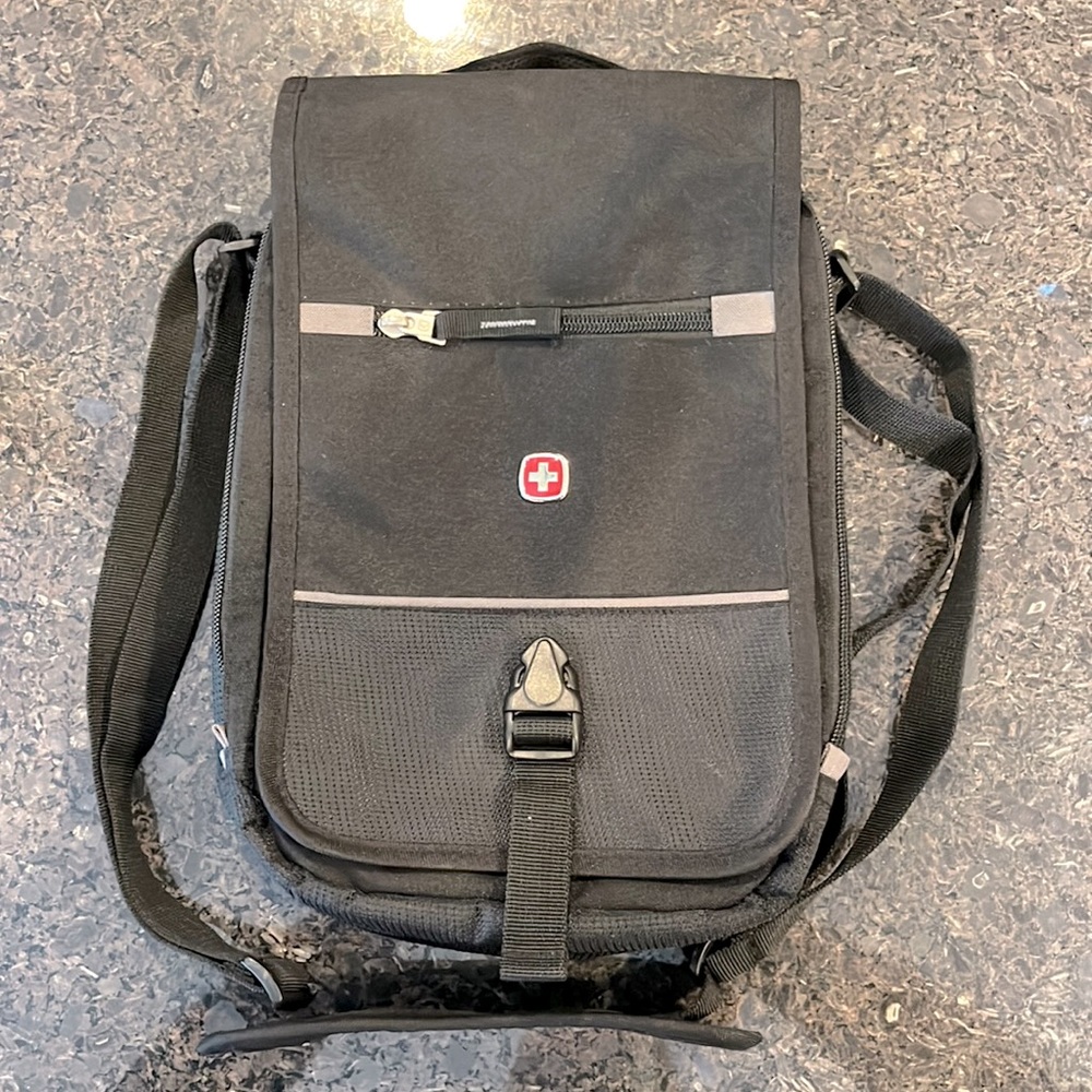 SwissGear Small Messenger Bag
